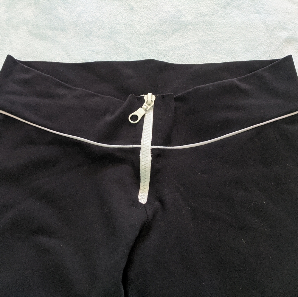 Fitness Fit zip front low rise workout capris